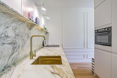 Calacatta Striato keukenblad, achterwand en planchet